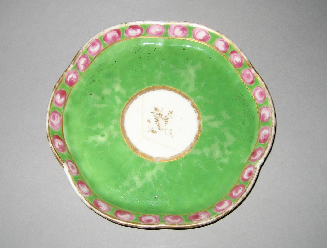 1966.0621.009 Dish or stand