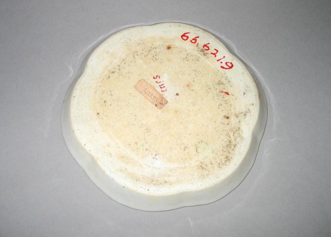 1966.0621.009 Dish or stand underside