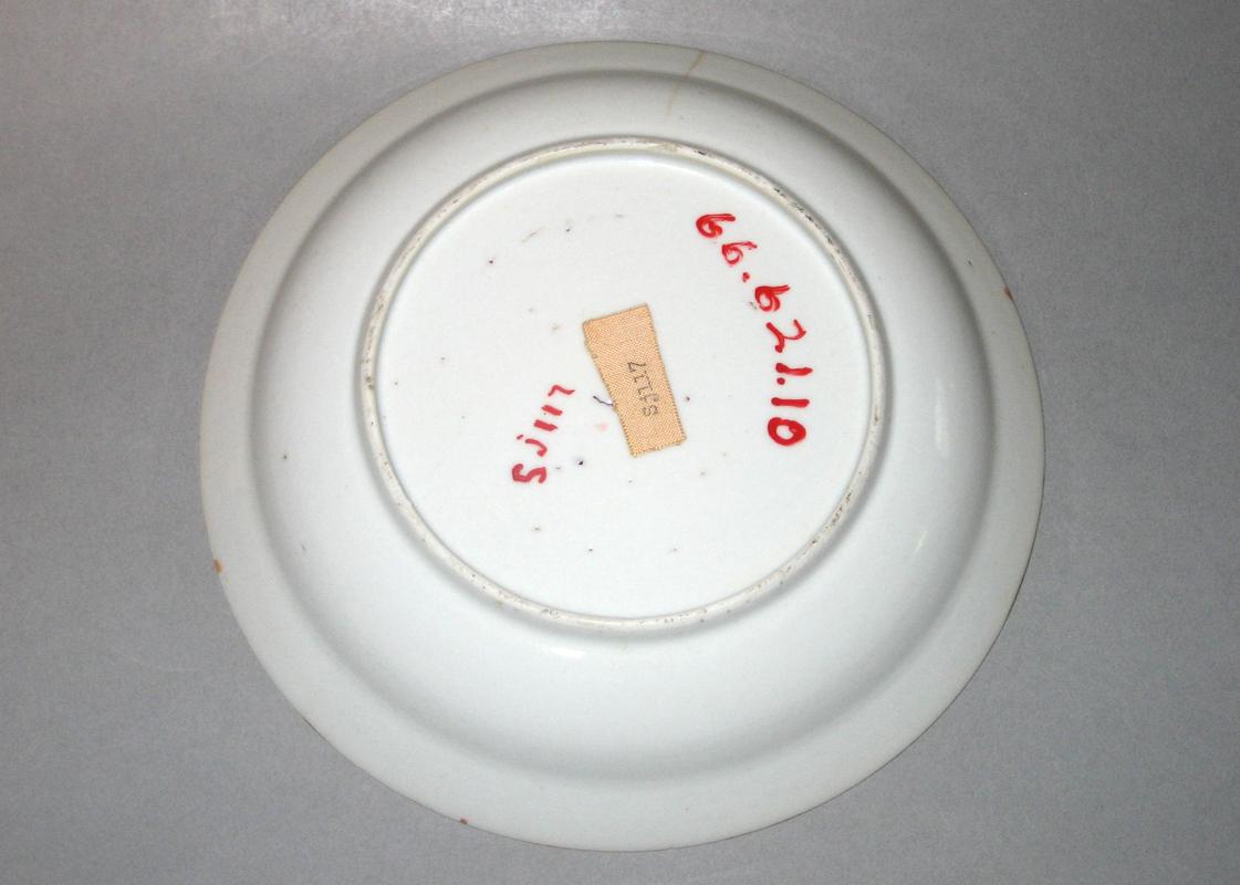 1966.0621.010 Saucer underside