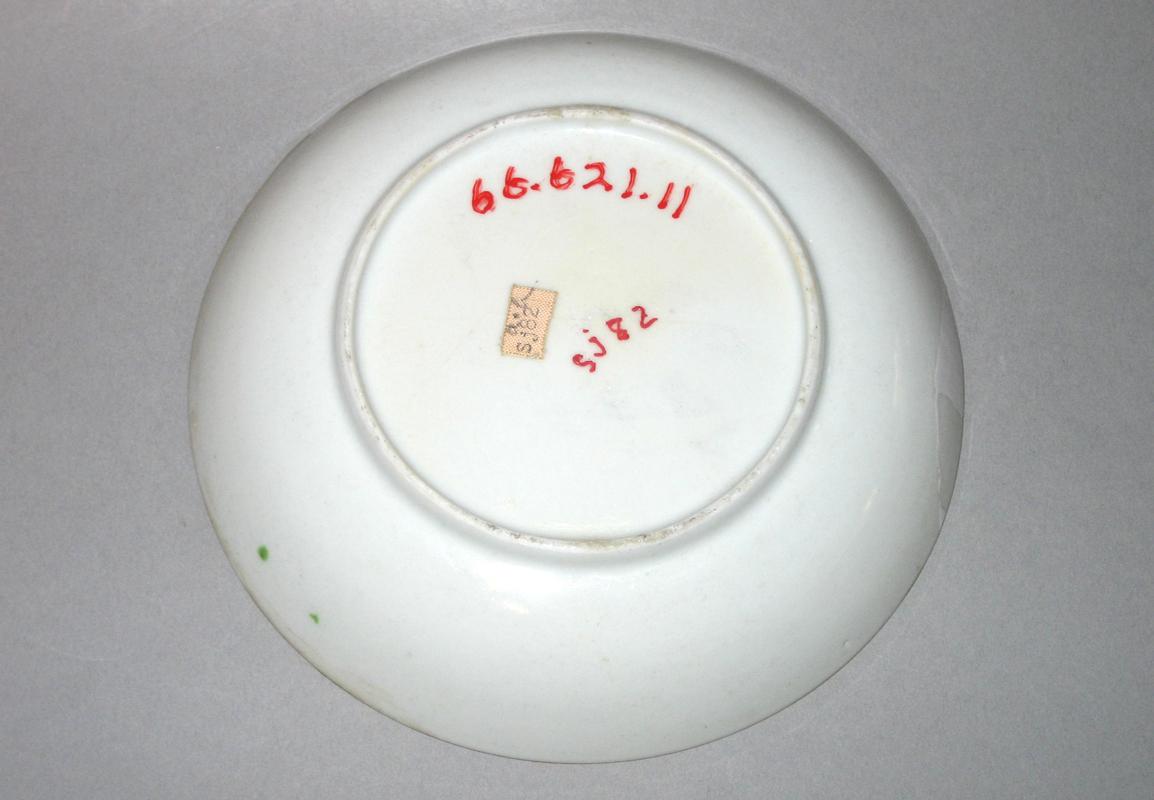 1966.0621.011 Saucer underside