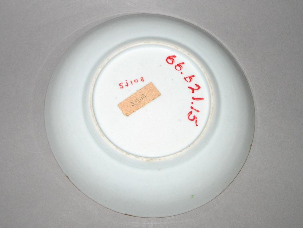 1966.0621.015 Saucer underside