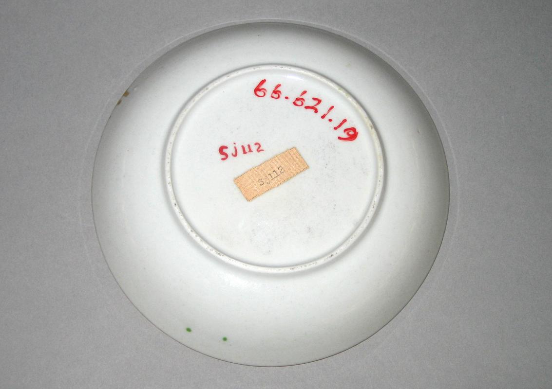 1966.0621.019 Saucer underside