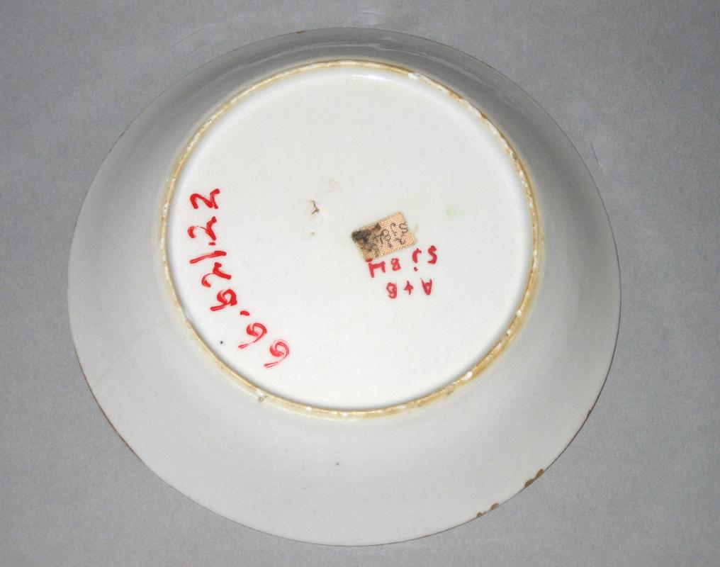 1966.0621.022 Saucer underside