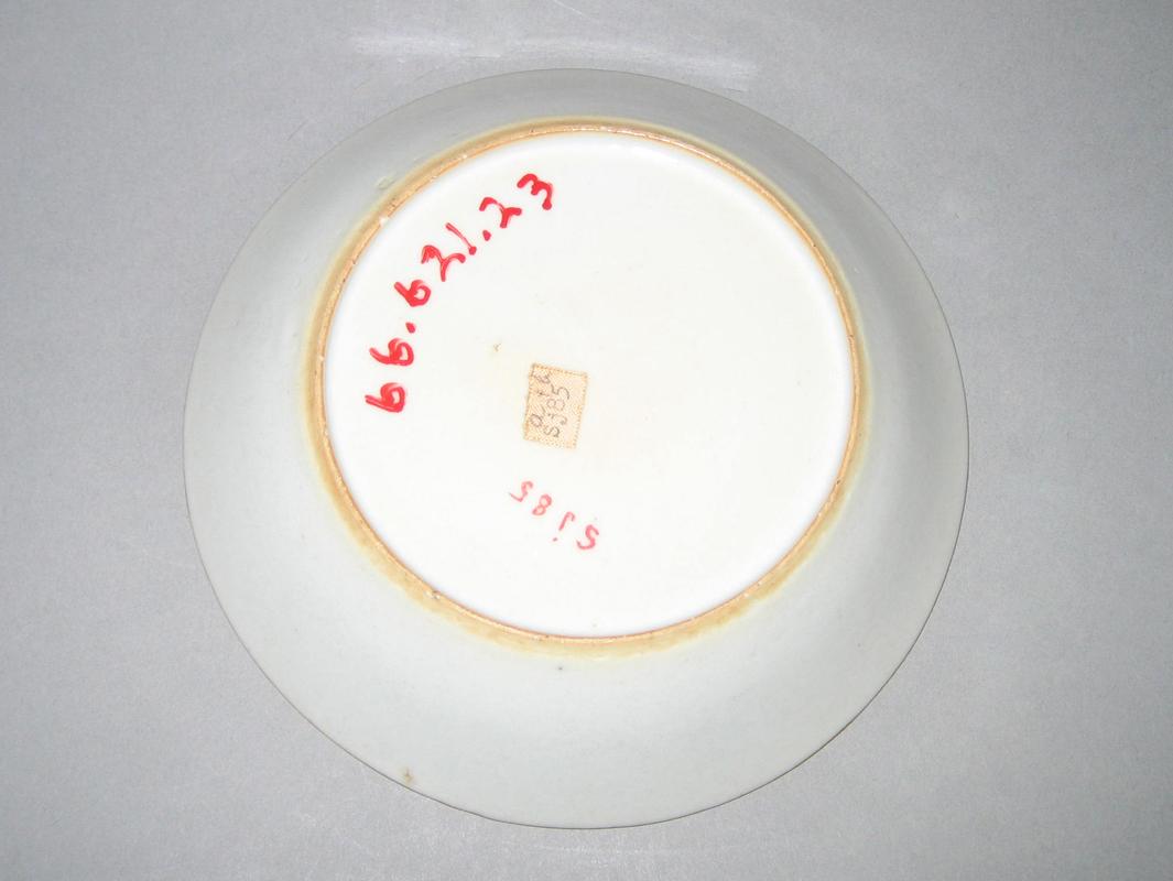 1966.0621.023 Saucer underside