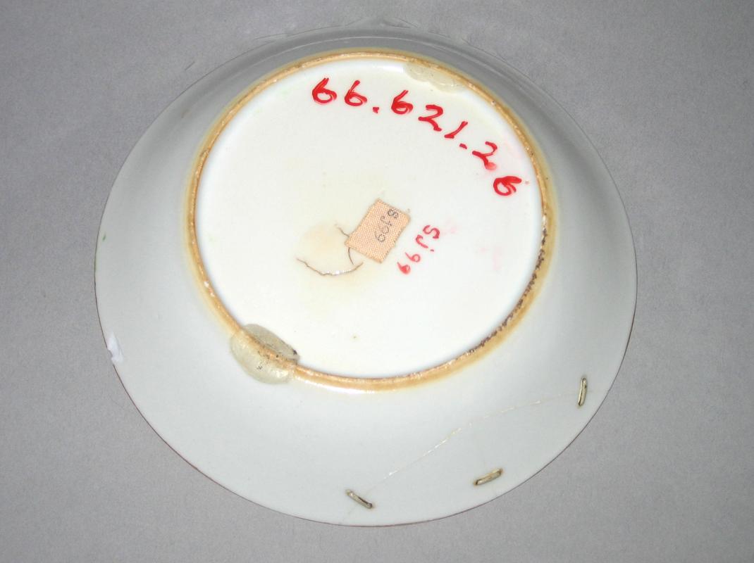 1966.0621.026 Saucer underside