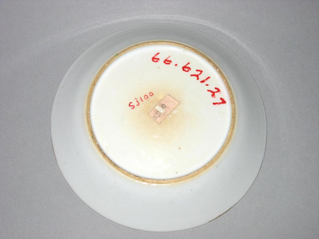 1966.0621.027 Saucer underside