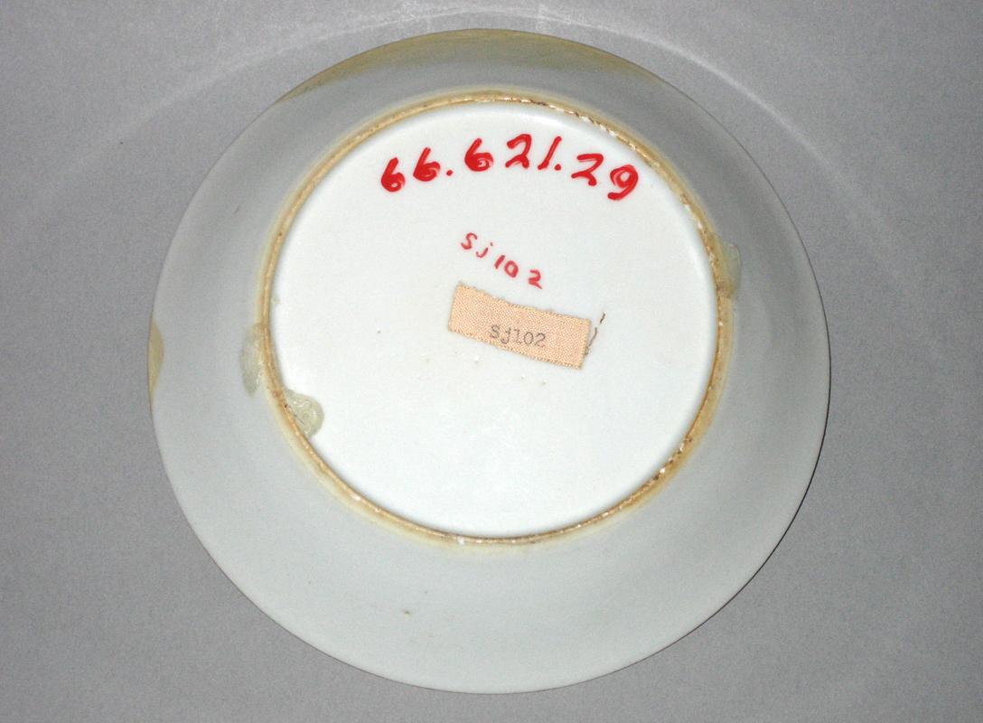 1966.0621.029 Saucer underside