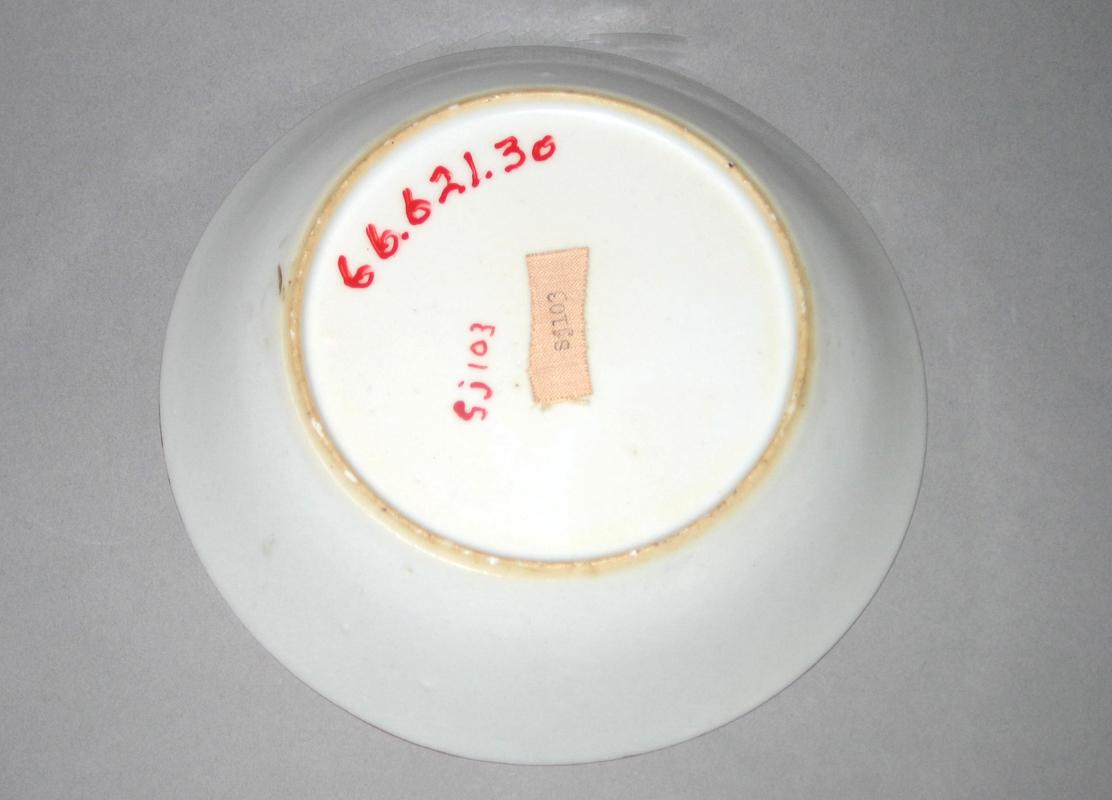 1966.0621.030 Saucer underside