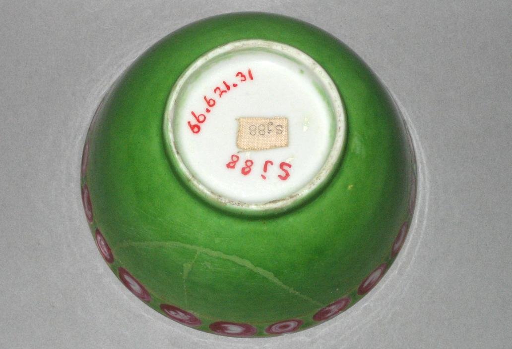 1966.0621.031 Teabowl underside