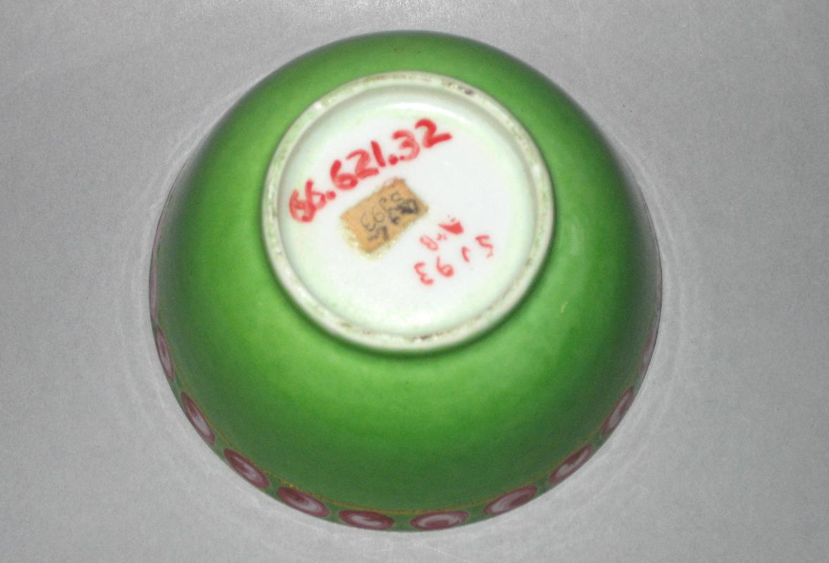 1966.0621.032 Teabowl underside