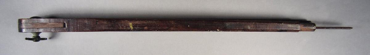 1957.0026.042 Compass, side 3