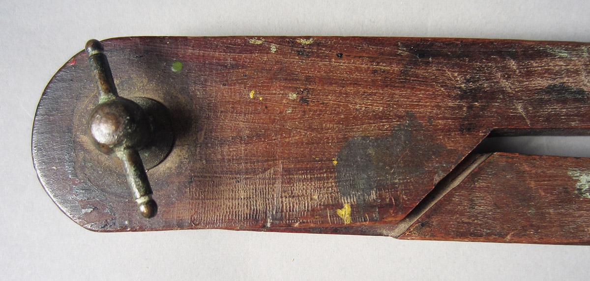 1957.0026.042 Compass, hinge top