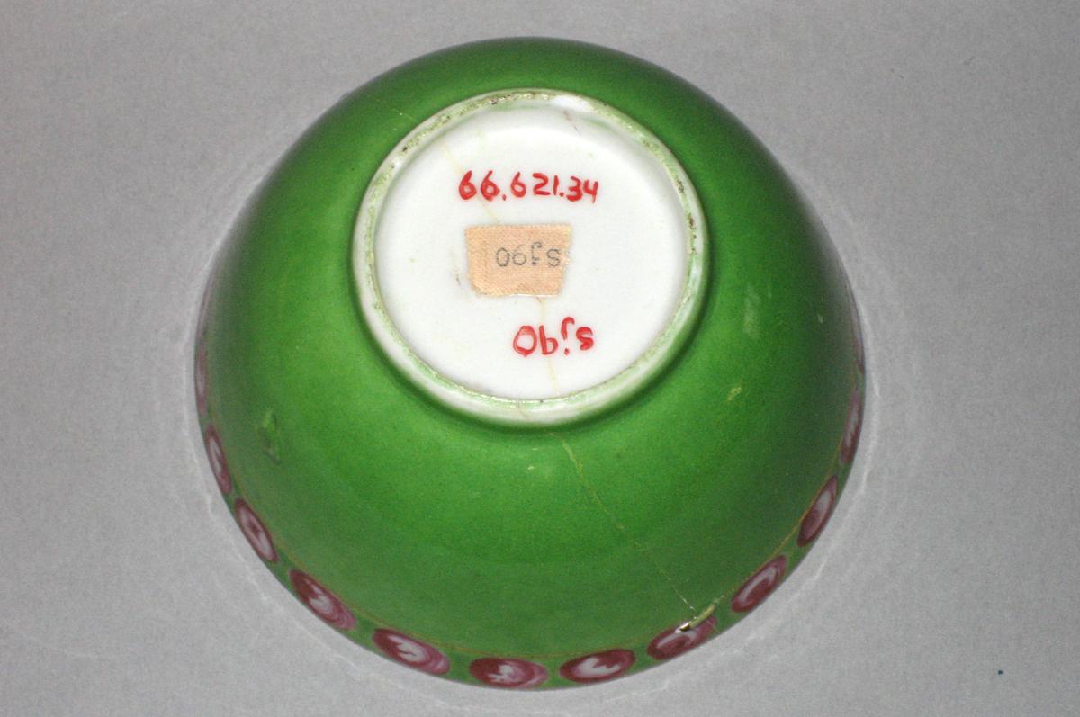 1966.0621.034 Teabowl underside