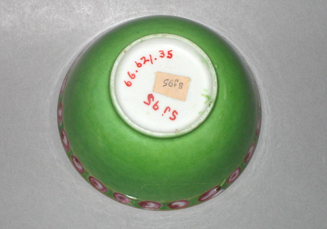 1966.0621.035 Teabowl underside