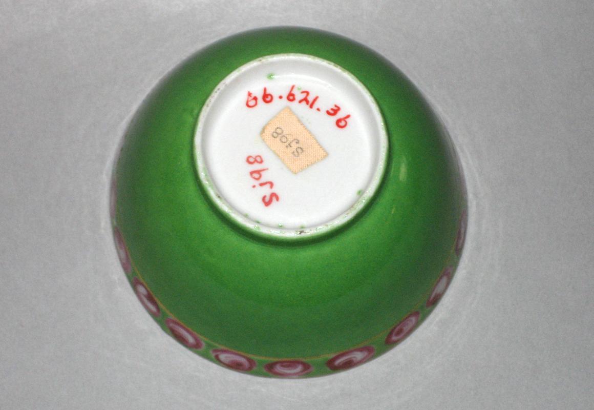 1966.0621.036 Teabowl underside