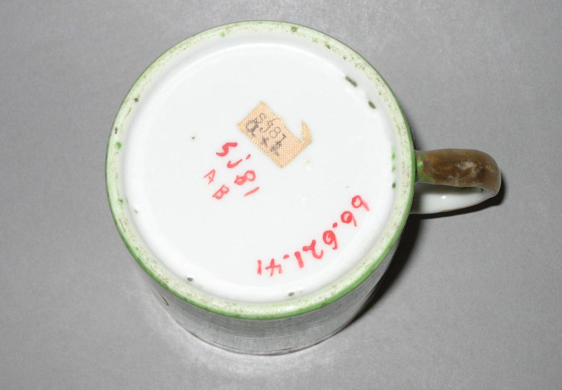 1966.0621.041 Coffee cup underside
