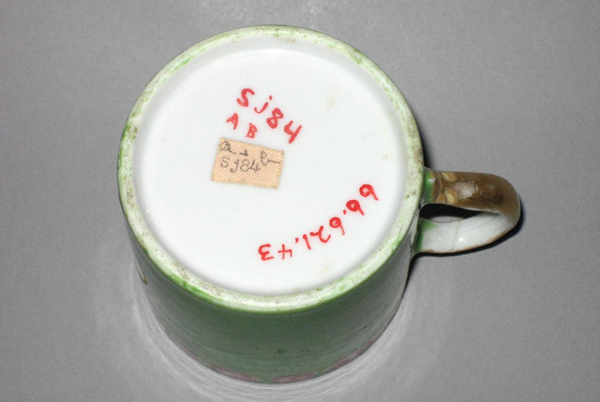1966.0621.043 Coffee cup underside