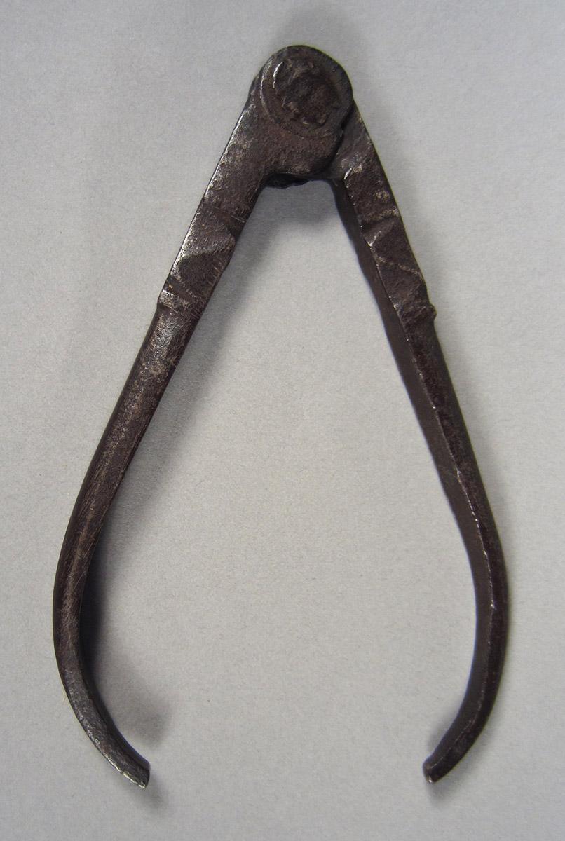 1957.0026.044 Calipers, side 1