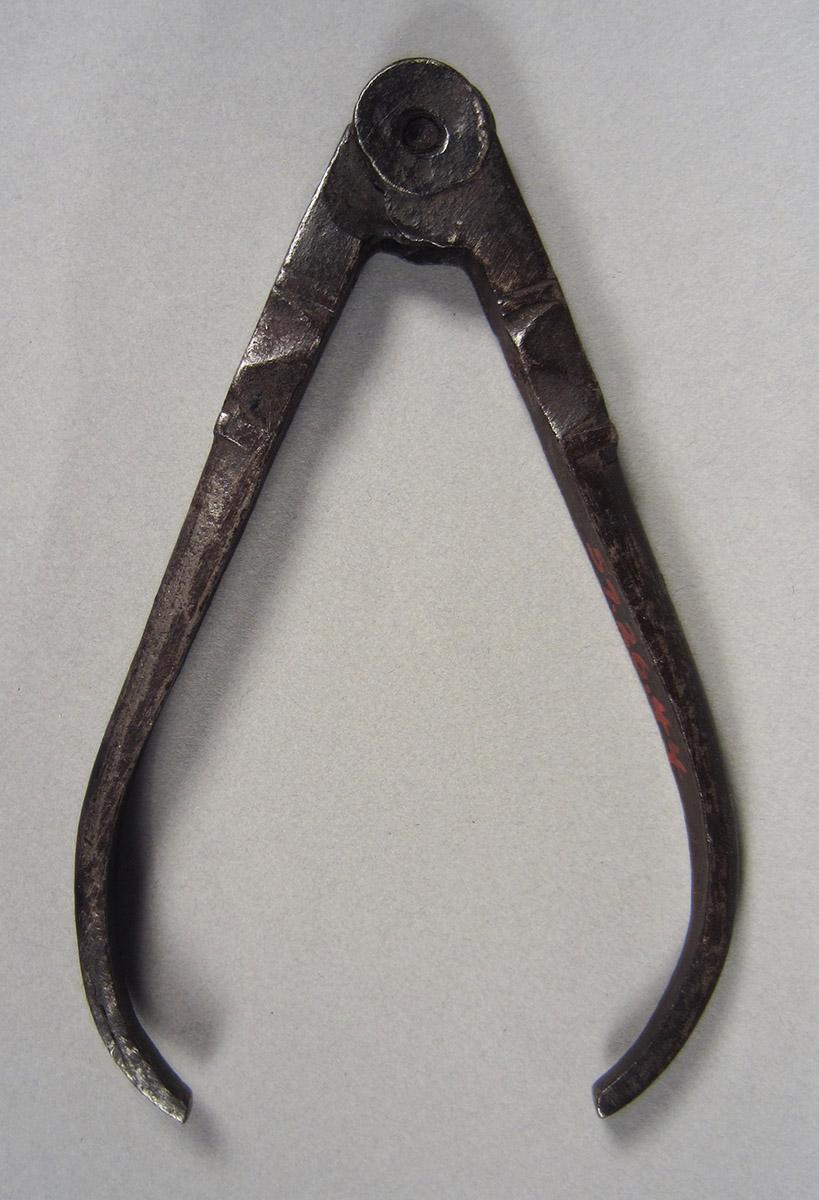 1957.0026.044 Calipers, side 2