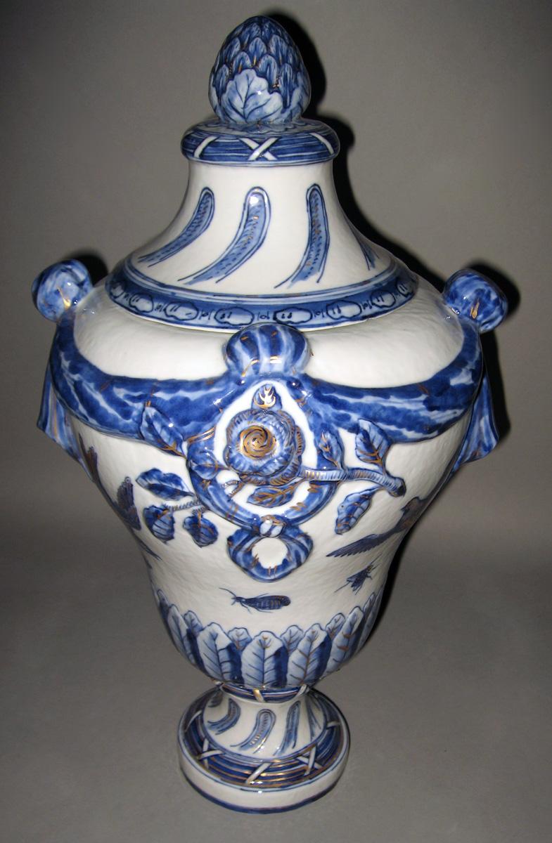 1966.0631.001 A, B Porcelain Urn view 1