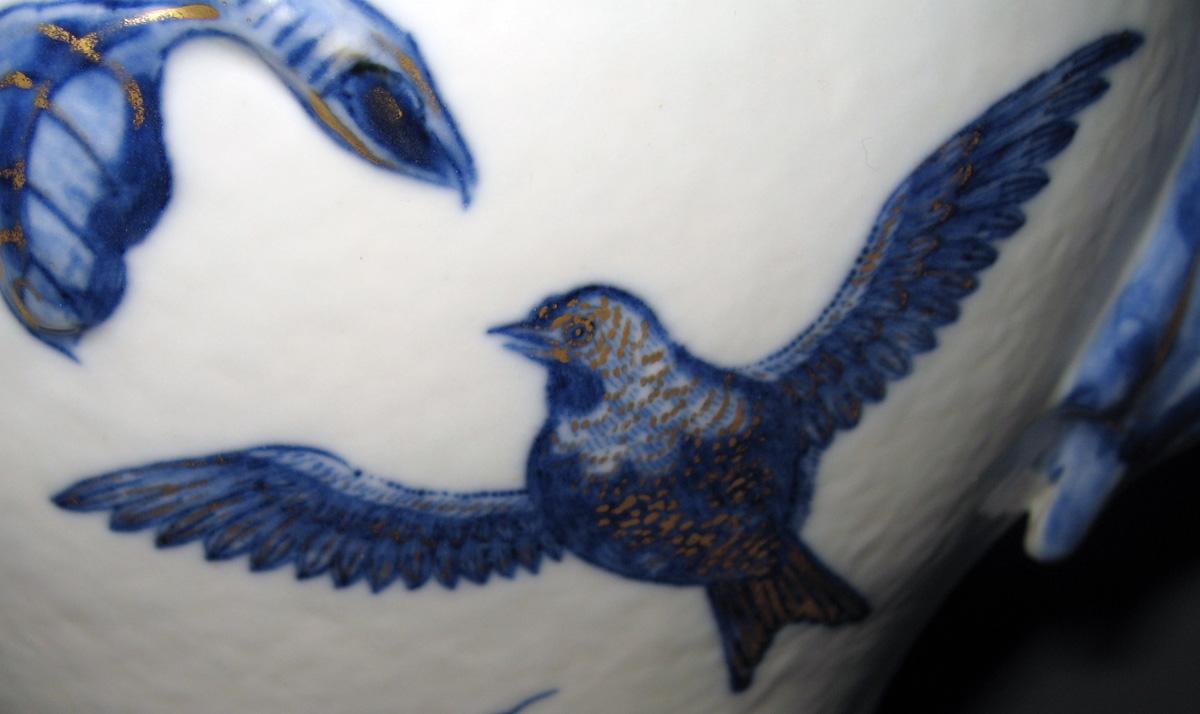 1966.0631.001 A, B Porcelain Urn detail bird 2