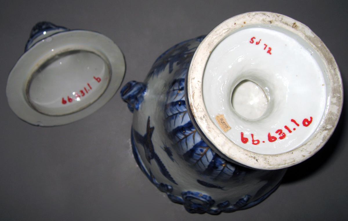 1966.0631.001 A, B Porcelain Urn underside