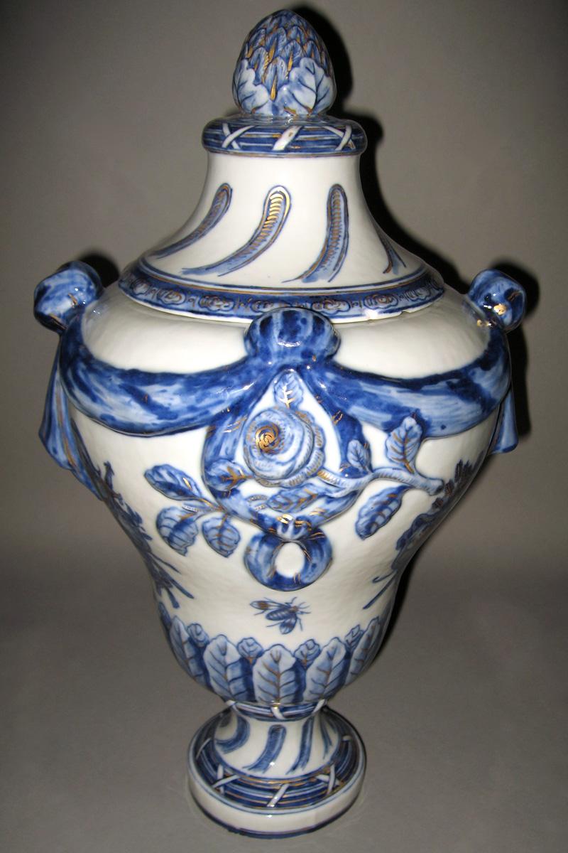 1966.0631.002 A, B Porcelain Urn view 1