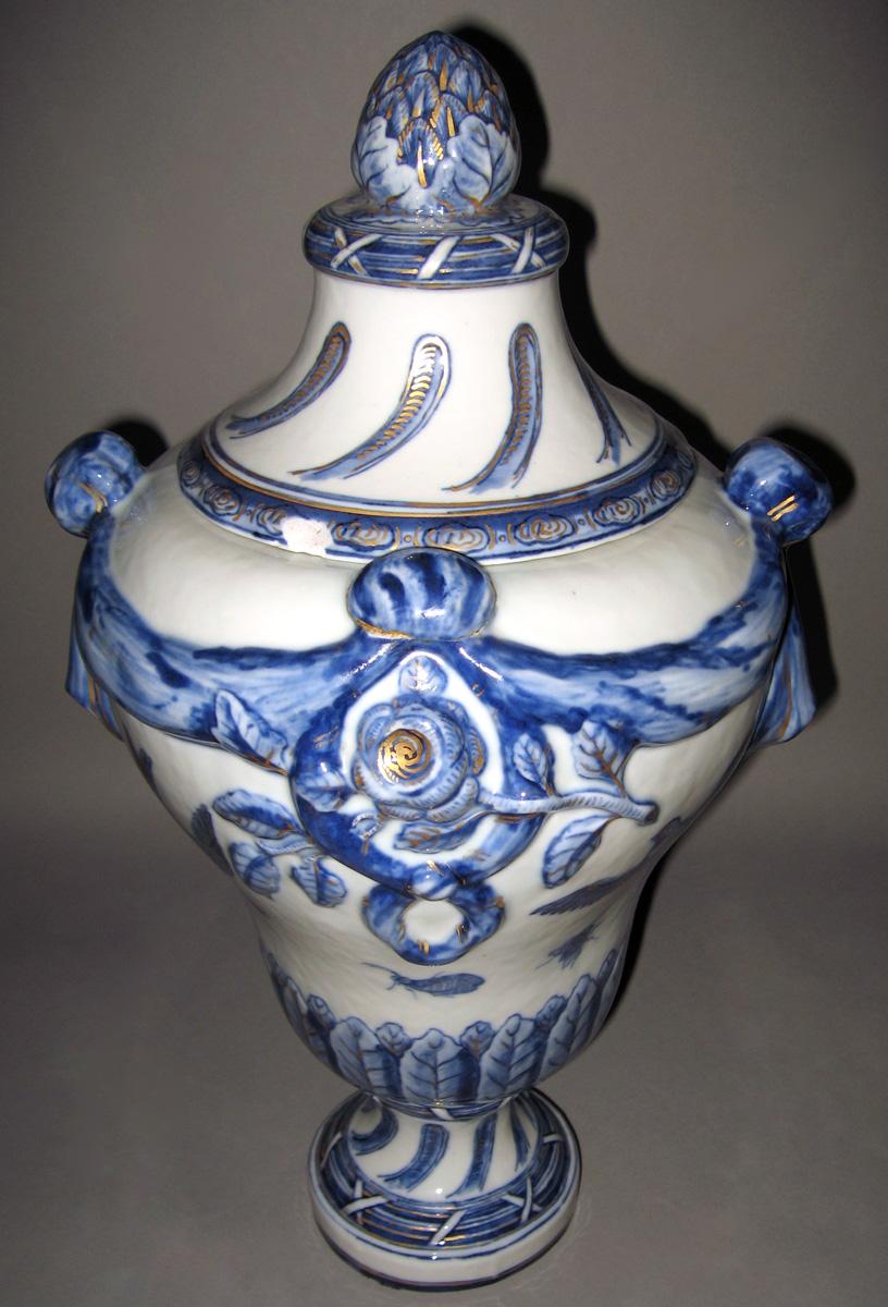 1966.0631.002 A, B Porcelain Urn view 2