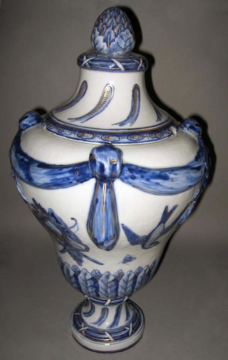 1966.0631.002 A, B Porcelain Urn side