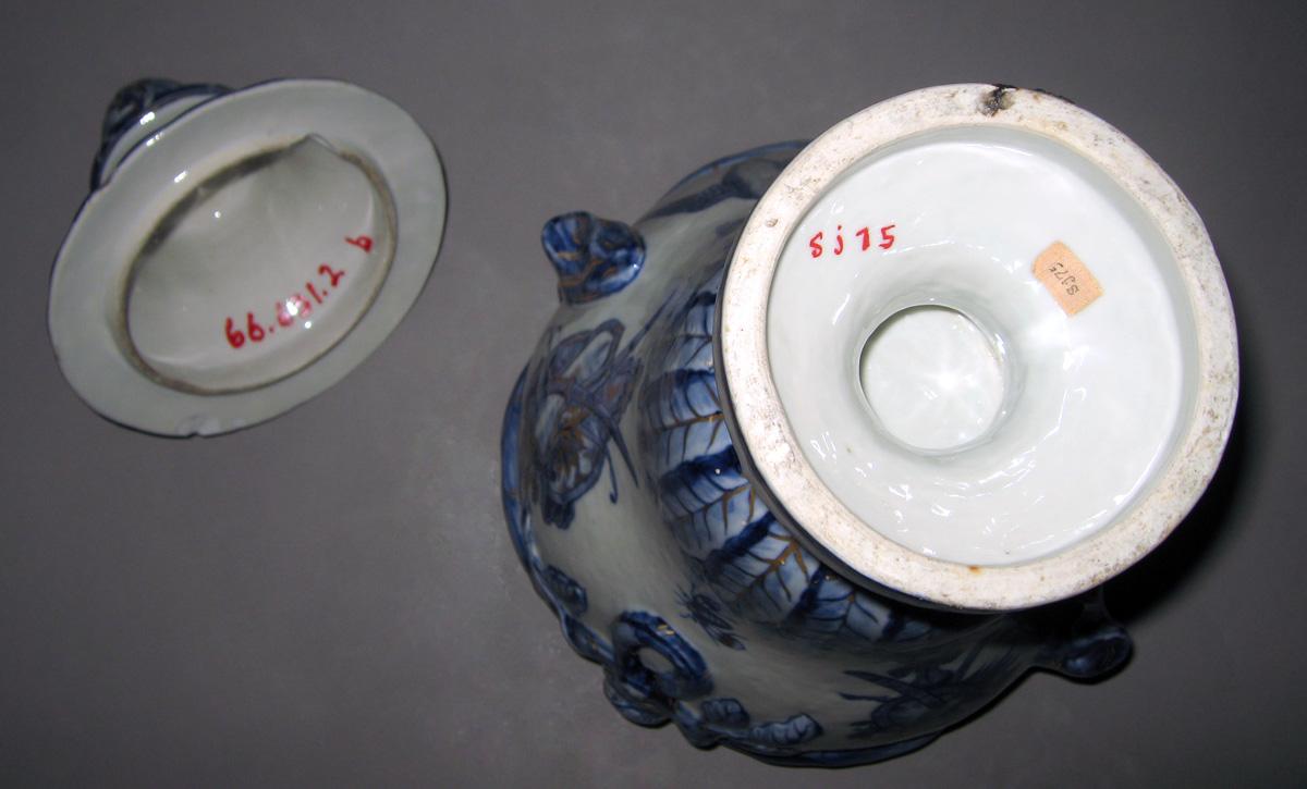 1966.0631.002 A, B Porcelain Urn underside