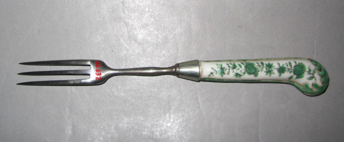 1966.0632 Porcelain-handled fork view 2