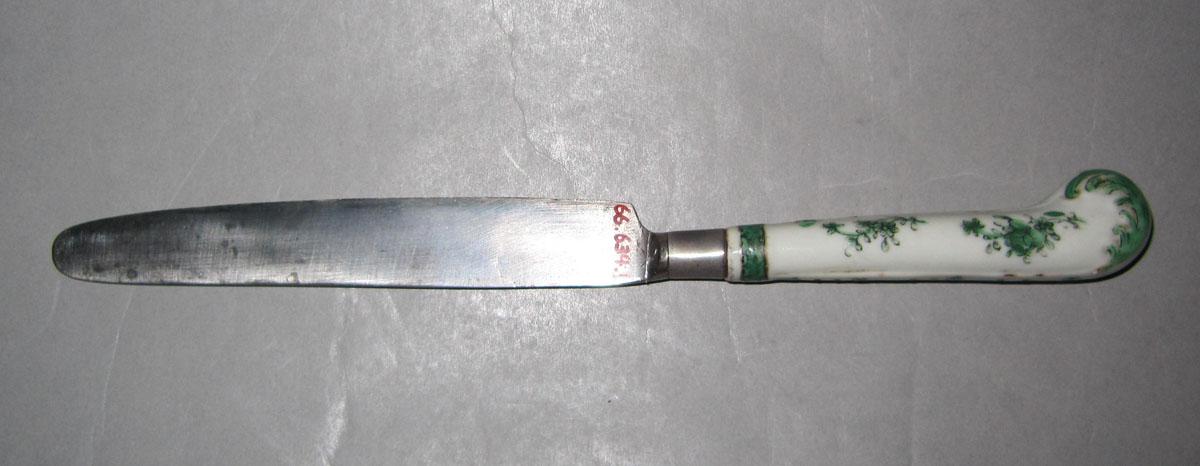 1966.0634.001 Porcelain-handled knife view 2