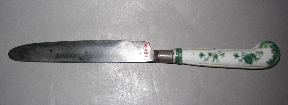 1966.0634.002 Porcelain-handled knife view 2