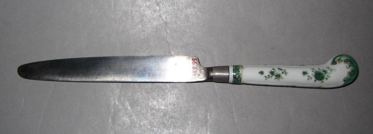 1966.0634.003 Porcelain-handled knife view 2