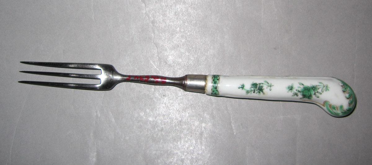1966.0634.005 Porcelain-handled fork view 2