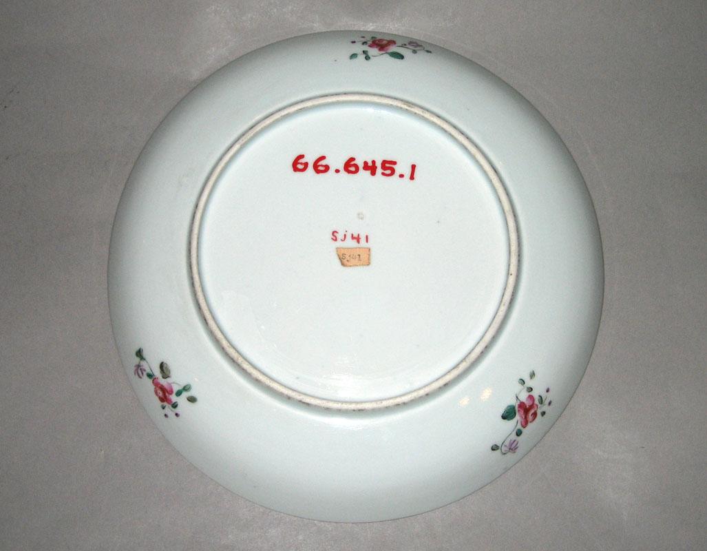 1966.0645.001 Plate underside