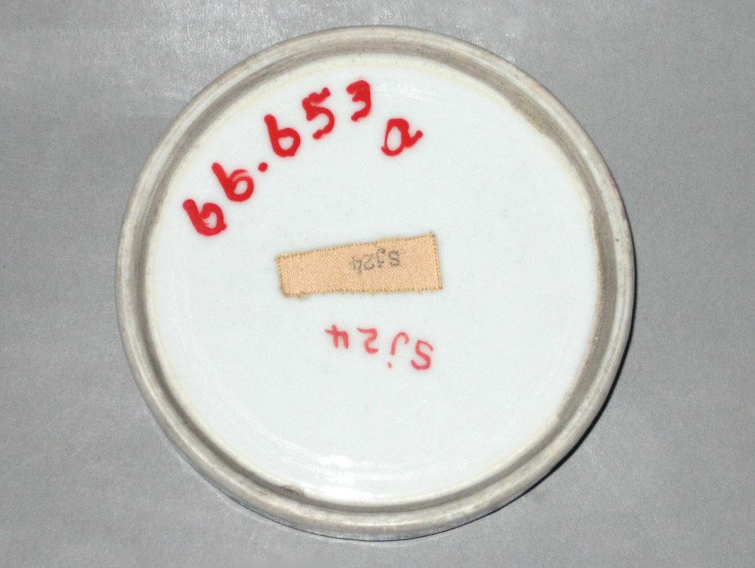 1966.0653 A,B Box underside