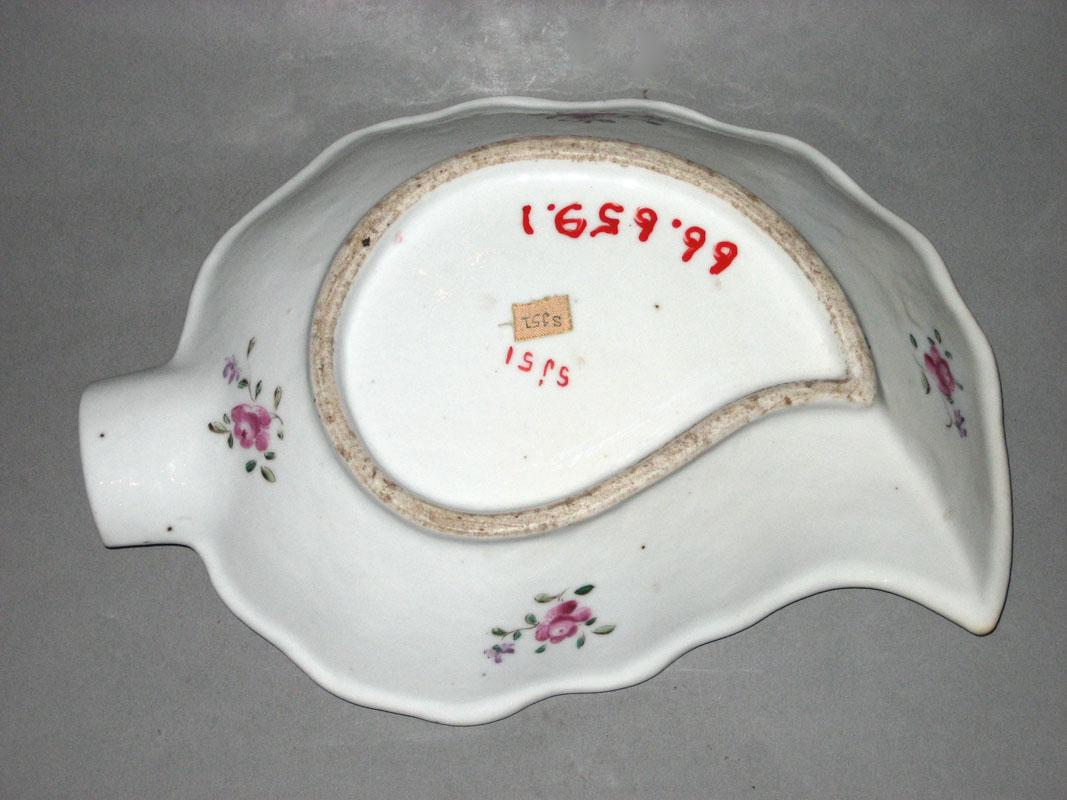 1966.0659.001 Dish underside