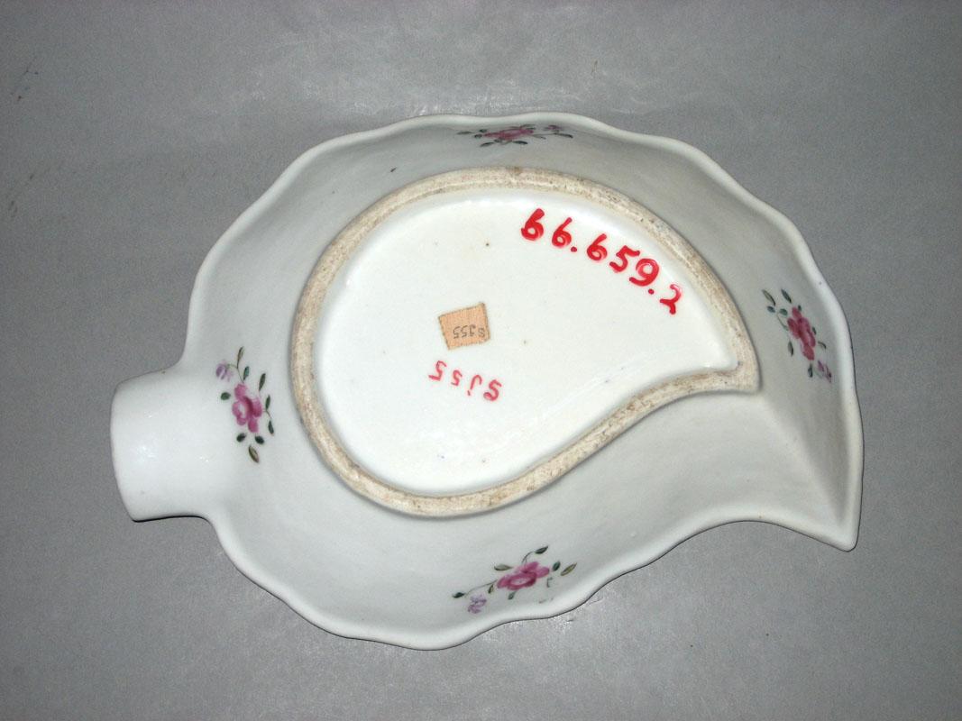 1966.0659.002 Dish underside