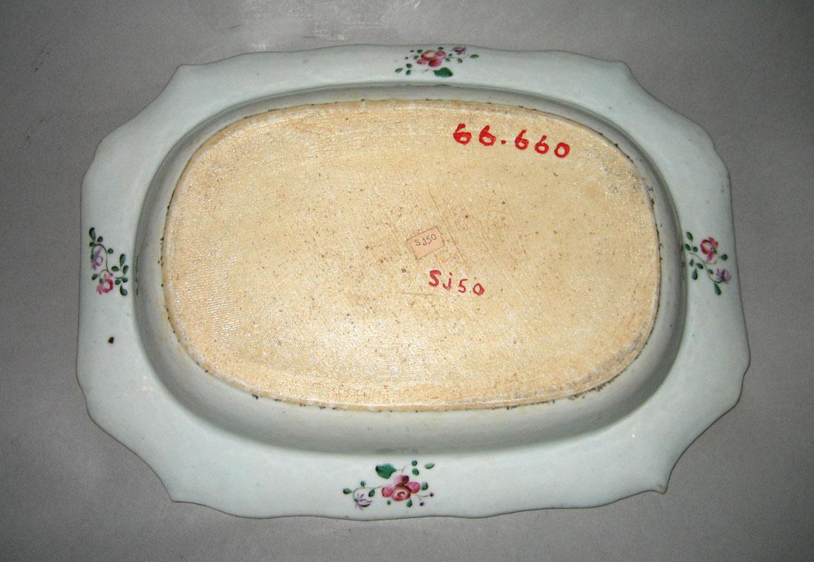 1966.0660 Platter underside
