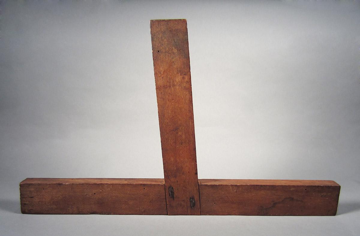 1957.0026.051 Set square, side 1