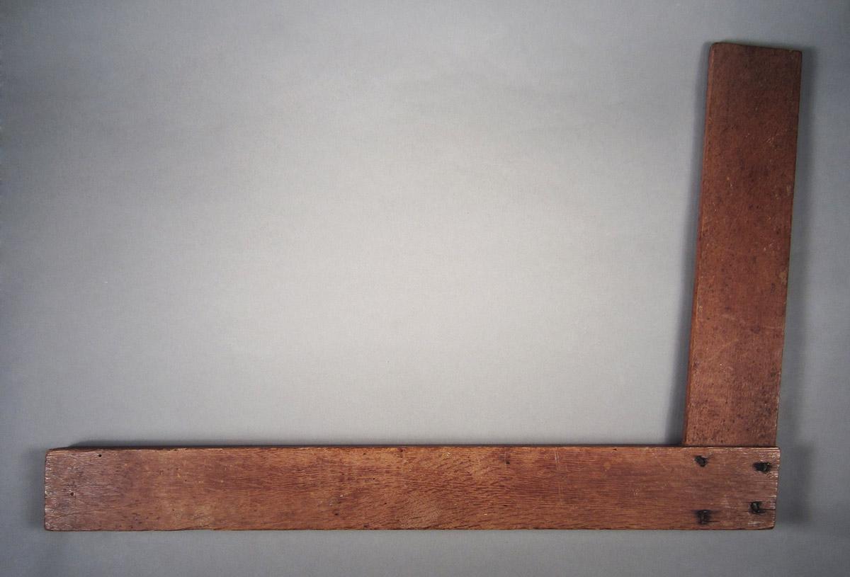 1957.0026.052 Set square, side 2