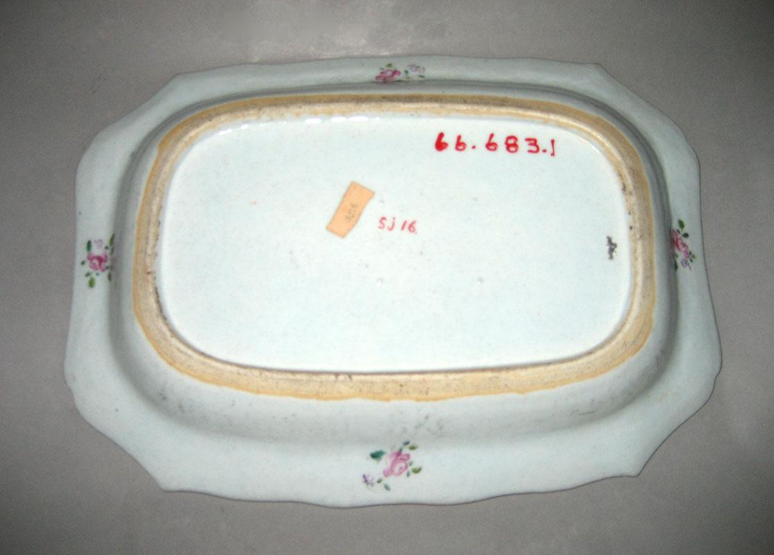 1966.0683.001 Platter underside
