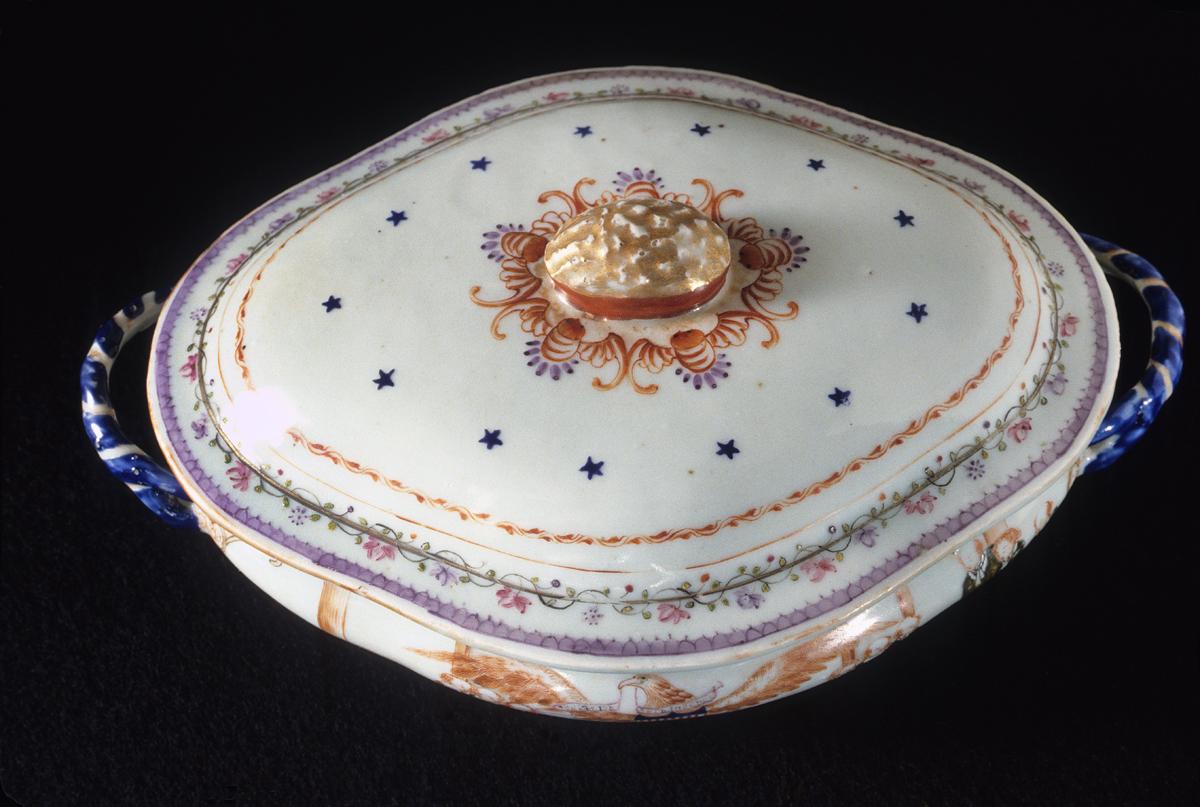 1966.0684 A, B, C Tureen and Stand, Top View