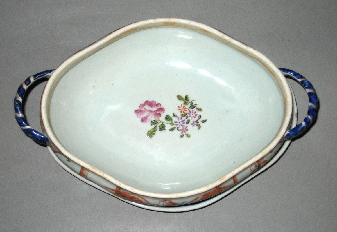 1966.0684 a Tureen upper