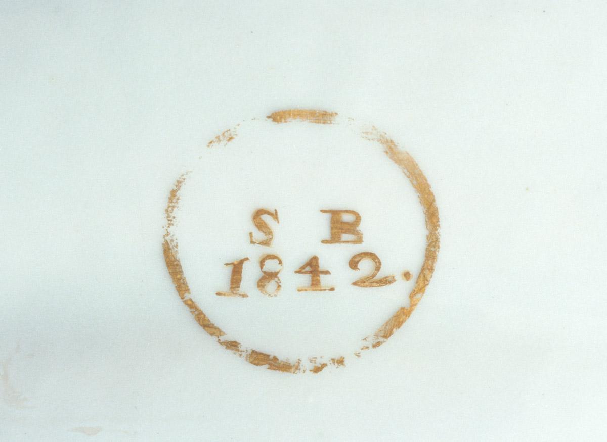 1966.0690 Dish (inscription)