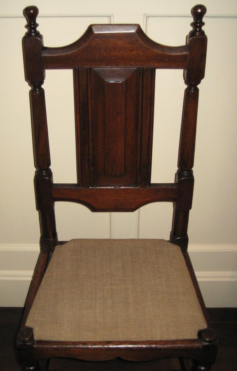 1966.0698 chair with 1984.0668 cushion view 2