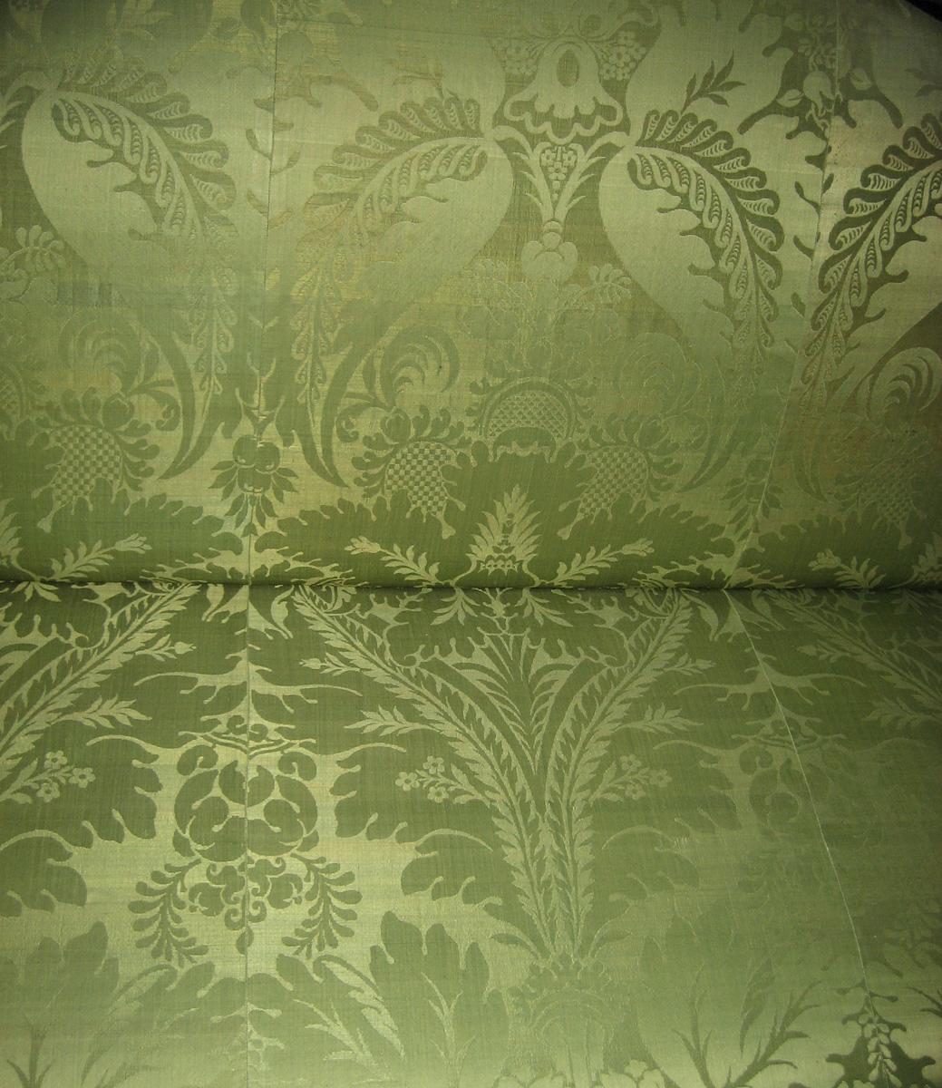 1951.0033 Sofa fabric detail