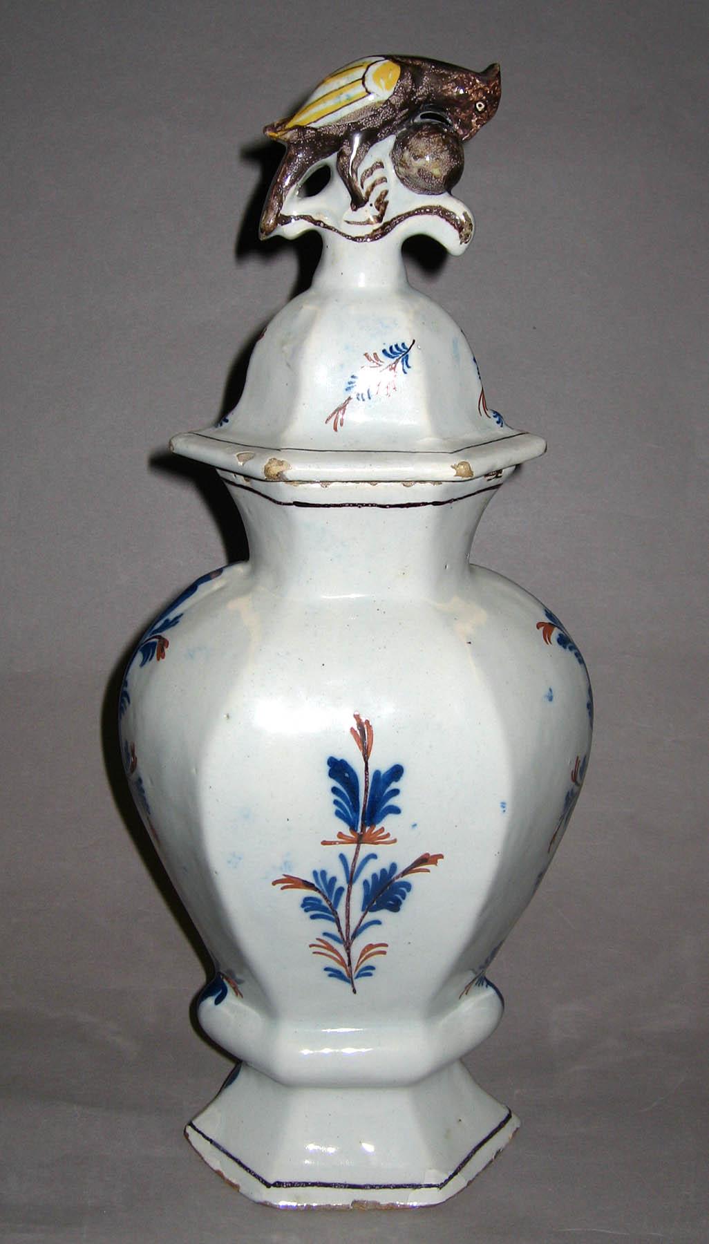 1966.0716.001 A, B Earthenware vase (reverse)