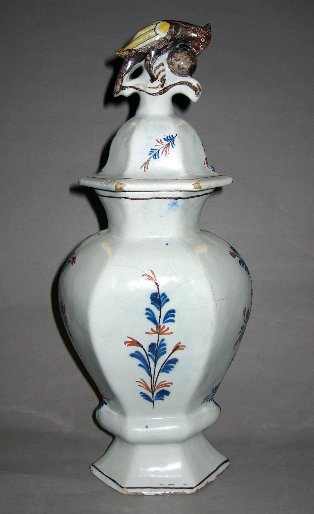 1966.0716.033 A, B Earthenware vase (reverse)